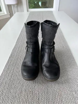 UGG Black Leather Gray Wool Side Zip Moto Boots Booties Size 7 thumbnail 6