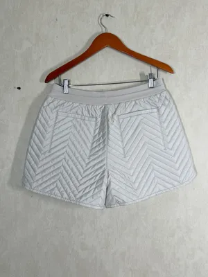 Athleta Women’s Apres Ski Quilted Shorts Puffer Insulated in Beige Chevron 8 thumbnail 5