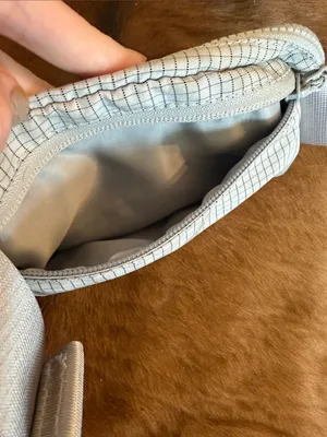 Lululemon Everywhere Belt Bag 1L Volume (7.5”x2”x5”) Seal Grey SEAL/GGRE 83265 thumbnail 5