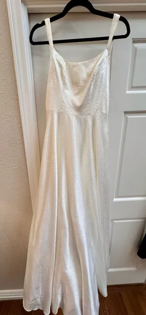 Beautiful White Formal Dress Size 2 thumbnail 1