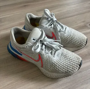 Nike React Infinity Run Flyknit 3 Grey Bright Crimson Used Women 8.5 thumbnail 1