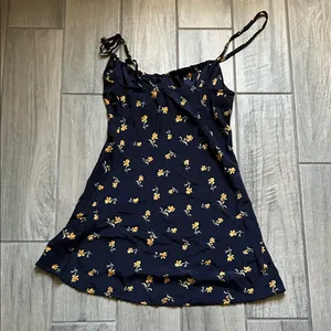 Audrey 3+1 Navy and Yellow Floral Dress thumbnail 4