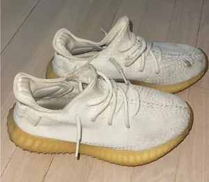 Yeezy Sneakers thumbnail 1