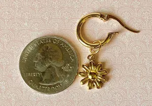 Handmade cute retro cottage fairy style gold tone mini flower dangle hoop earrings🌼 thumbnail 6