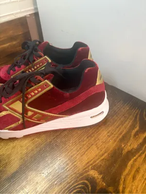 Brooks burgundy sneakers size 9.5 thumbnail 5