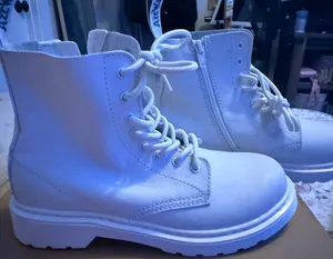Dr. Martens thumbnail 1
