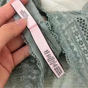 Victoria’s Secret Green Lace Bralette Size XS thumbnail 6