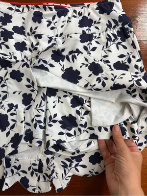 Fairway & Greene Floral Print Golf Skort Scalloped Hem Red Trim Sz S 💚🍄 thumbnail 6