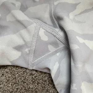 Lululemon Wunder Under Short 10" *Ribbed in Incognito Camo Jacquard White Size 4 thumbnail 6