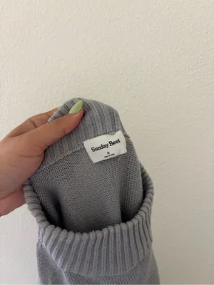 Aritzia Sunday best cropped grey sweater thumbnail 4
