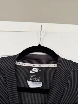 Nike Air Swoosh Embroidered Black Long Sleeve Workout Top Gym thumbnail 6
