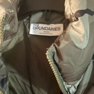 No Boundaries New Women's Camouflage Puffer Vest Winter Sleeveless Cropped Outerwear Puffer thumbnail 6