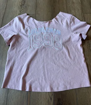 Lululemon graphic top  thumbnail 1