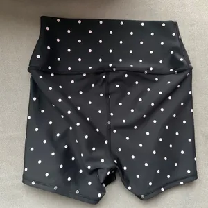 Alo Yoga 3" Airlift High-waist Polka Dot Short Black/White XS thumbnail 5