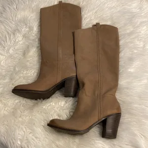 Lucky 🍀 Brand Knee Boots size 8M with heels 3” excellent condition BNWOT thumbnail 3