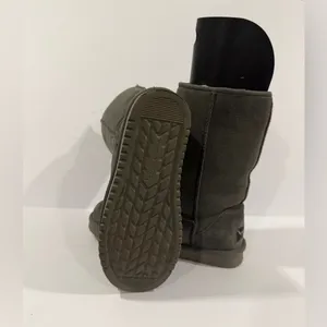 Koolaburra by UGG Tall Gray Shearling Boots Women’s 7 Classic Cozy Winter thumbnail 7