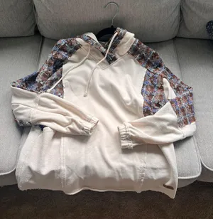 Buckle sweatshirt thumbnail 1