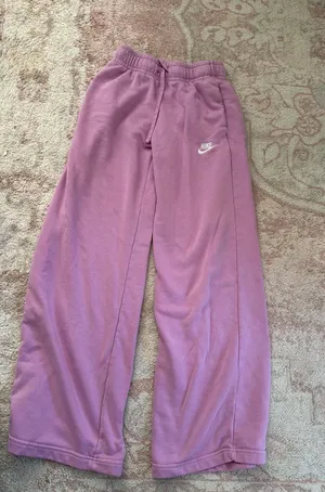 Nike sweatpants  thumbnail 1
