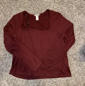 H&M Top Burgundy Long Sleeve thumbnail 1