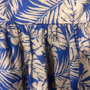 Will not take lessNWOT Anthropologie By Together Blue and Pink Leaf Print Blouse thumbnail 5