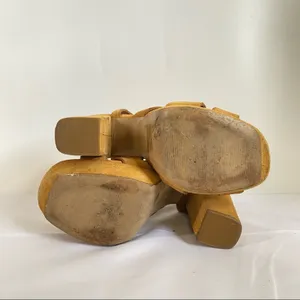 Zodiac Suede Buckle Strap Platform Sandal thumbnail 7
