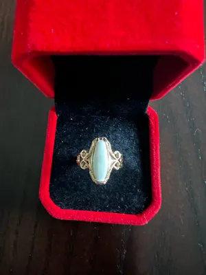 Women’s Gorgeous Golden and Iridescent Ring Size 7 thumbnail 2