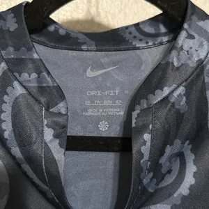 Nike Dri-FIT Victory Women's Sleeveless Printed Golf Polo thumbnail 6