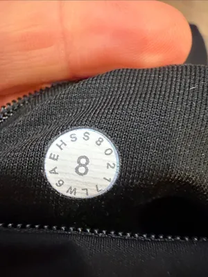 Lululemon High Rise Black Athletic Cropped Legging Size 8 - C11-517 thumbnail 5