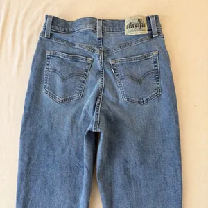 Levi's SilverTab Mom Jeans W28 L27 High Rise Tapered 90s Revival thumbnail 3
