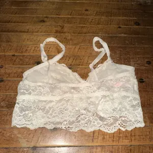 Victoria’s Secret M cream lace wireless sexy bralette thumbnail 2