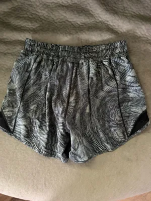 Lululemon Hotty Hot Shorts 4" thumbnail 2