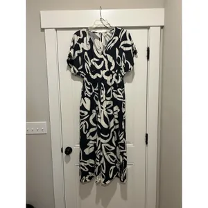 World Market Black White Boho Print Wide Leg Jumpsuit V-Neck Short Sleeve Pocket thumbnail 3