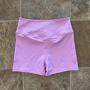 Darc Sport Wolves Forever IYKYK Wolves Pearl Shorts Pink Pearl Size Medium thumbnail 4