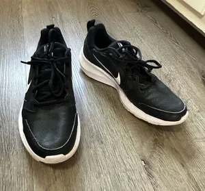 Nike Women’s Black and White Athletic Sneakers thumbnail 1