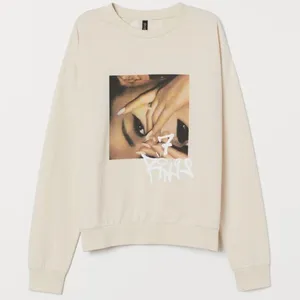 H&M Ariana Grande 7 Rings Long-sleeved Sweatshirt thumbnail 1