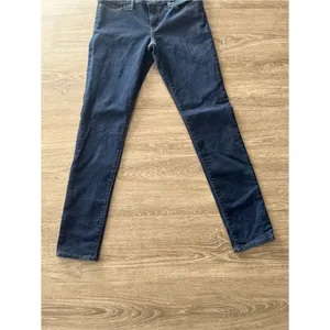 Levi’s 711 Skinny Jeans Womens 28 Dark Wash Mid Rise Stretch Denim Indigo Blue thumbnail 4
