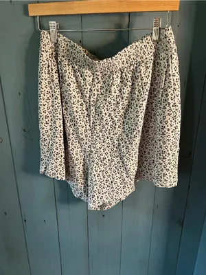 Gap Animal Print White & Black Lightweight Sleep Shorts w/elastic waist | Large thumbnail 2