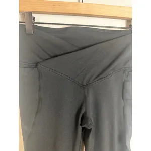 Fabletics PureLuxe Oasis V-Front Crossover High Waisted Leggings‎ Black XS thumbnail 2