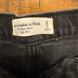 ABERCROMBIE Mom Hi Rise Shorts‎ thumbnail 3