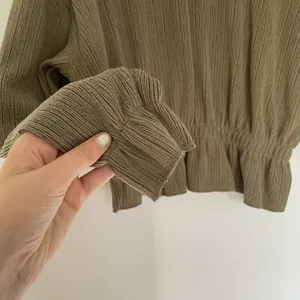 Zara cropped sweater crewneck cinched waist ruffle‎ detail casual comfortable S thumbnail 5