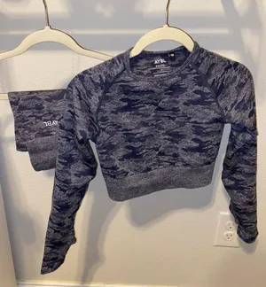 evolve camo seamless long sleeve crop top and shorts set thumbnail 3