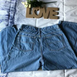 LL Bean Jean Classic Fit Capris (NOTE:READ FLAW) thumbnail 3