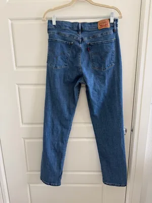 Levi’s Classic Straight Women’s Jeans in Medium Blue thumbnail 5
