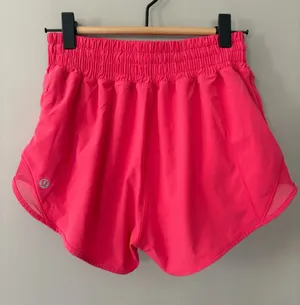 Lululemon Hotty Hot Short High Rise 2.5” Size 2 Lipgloss Pink thumbnail 1