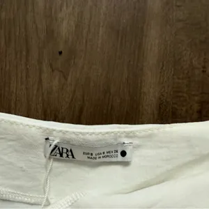 NWT ZARA WHITE RUFFLED ASYMMETRICAL MINI SKIRT thumbnail 5
