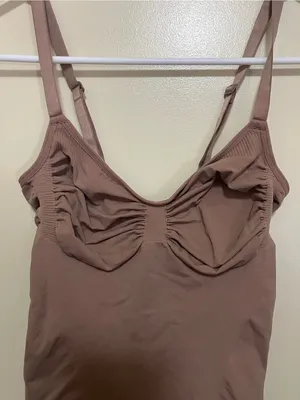 SKIMS Seamless Sculpting Bodysuit - Taupe thumbnail 4
