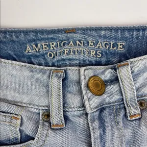 American Eagle Denim Cutoff Shorts Stretch High Rise Light Wash‎ Raw Hem Size 2 thumbnail 4