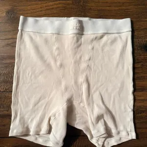 Skims‎ NWOT Boyfriend Boxer Bone Color Size Medium thumbnail 1