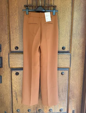 Aritzia Women’s Low Rise Wide-Leg Trousers — Brown Size 00 thumbnail 4