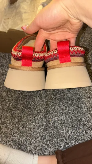 UGG Slippers Platform thumbnail 4
